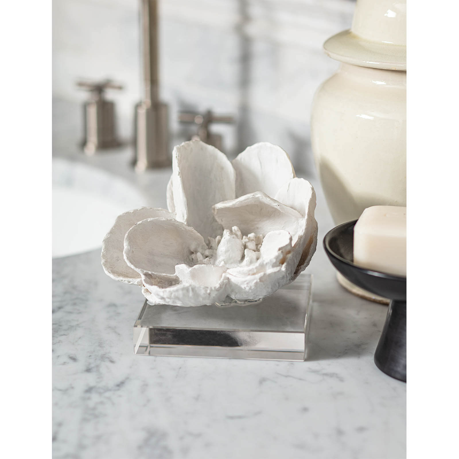 Magnolia Objet (White)